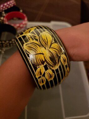 Vintage-Style Floral Bangle